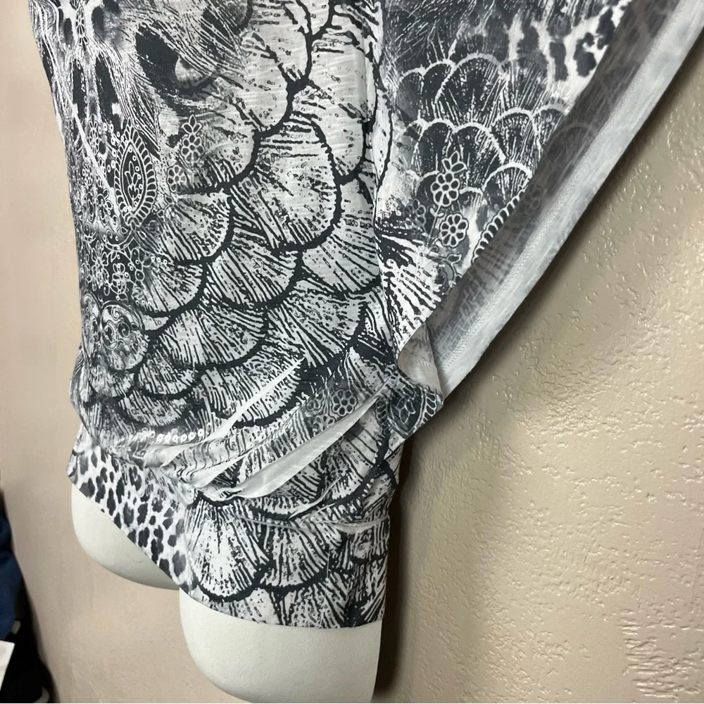 5 for $30 One world Women gray white floral‎ blouse size M - Picture 8 of 16